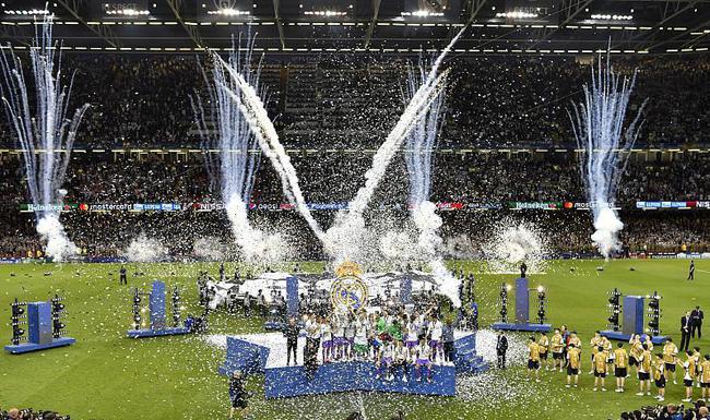 球迷们不仅 球迷们不仅